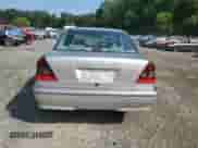 1998 Mercedes-Benz C 230/260/280/320 z VIN WDBHA23G6WA554827, wystawiony jako Copart lot #64129885 z przebiegiem 135 990 mil mil oraz Nie do naprawy • Non repairable. Historia ofert i sprzedaży dostępna na DreamBid. Obrazek 6.