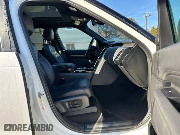 2019 Land Rover Discovery HSE z VIN SALRR2RV0K2400468, wystawiony jako Copart lot #86889604 z przebiegiem 135 186 mil mil oraz Czysty tytuł • Clean title. Historia ofert i sprzedaży dostępna na DreamBid. Obrazek 7.