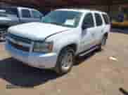 2011 Chevrolet Tahoe LT z VIN 1GNSCBE01BR377494, wystawiony jako IAAI lot #43048354 z przebiegiem 212 474 mil mil oraz . Historia ofert i sprzedaży dostępna na DreamBid. Obrazek 2.