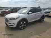 2016 Hyundai Tucson Sport z VIN KM8J33A28GU112606, wystawiony jako Copart lot #84580705 z przebiegiem 137 689 mil mil oraz Czysty tytuł • Clean title. Historia ofert i sprzedaży dostępna na DreamBid. Obrazek 1.