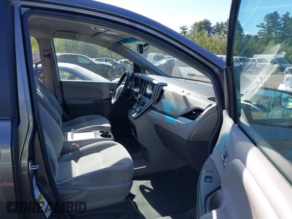 2017 Toyota Sienna LE with VIN 5TDJZ3DC1HS169243, listed as a IAAI auction lot 42979686 with 203,866 mi miles and . Bid and sale history available at DreamBid. Image 5.