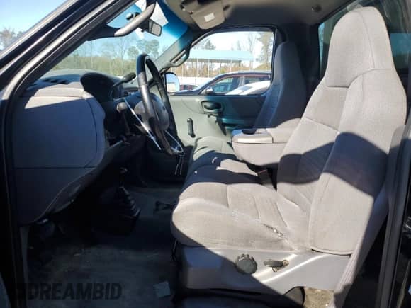 2002 Ford F-150 XL z VIN 1FTRF18232NA58109, wystawiony jako Copart lot #79080674 z przebiegiem 148 213 mil mil oraz Szkoda całkowita • Salvage title. Historia ofert i sprzedaży dostępna na DreamBid. Obrazek 7.