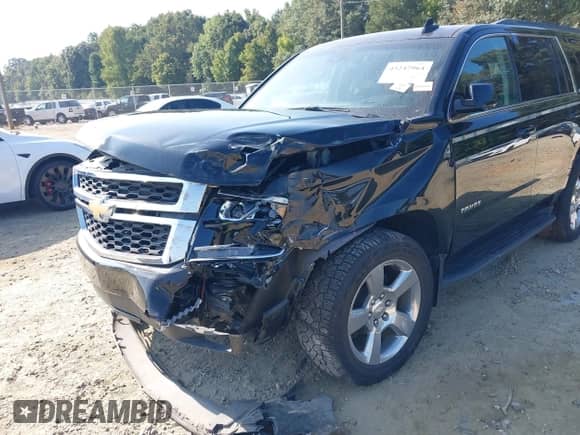 2019 Chevrolet Tahoe LT z VIN 1GNSKBKC0KR392652, wystawiony jako IAAI lot #43247964 z przebiegiem 45 218 mil mil oraz . Historia ofert i sprzedaży dostępna na DreamBid. Obrazek 6.