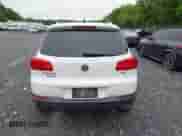 2017 Volkswagen Tiguan Wolfsburg Edition z VIN WVGRV7AX9HK002659, wystawiony jako IAAI lot #42482438 z przebiegiem 88 841 mil mil oraz . Historia ofert i sprzedaży dostępna na DreamBid. Obrazek 16.