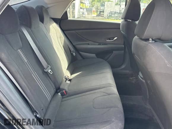 2021 Hyundai Elantra SEL z VIN 5NPLM4AG5MH012139, wystawiony jako Copart lot #90355645 z przebiegiem 57 722 mil mil oraz Szkoda całkowita • Salvage title. Historia ofert i sprzedaży dostępna na DreamBid. Obrazek 6.