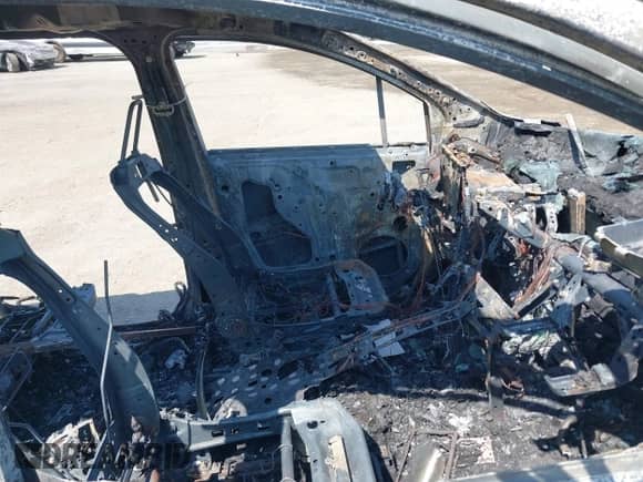 2021 Toyota Sienna LE с VIN 5TDKRKEC8MS003423, выставлен на аукционе IAAI как лот 42954784 с пробегом Не указан миль и . История ставок и продаж доступна на DreamBid. Изображение 5.