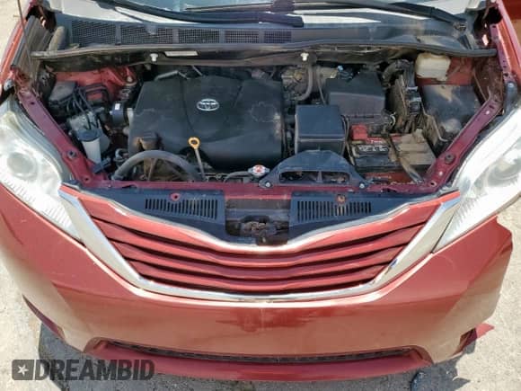 2017 Toyota Sienna LE Auto Access Seat z VIN 5TDKZ3DC4HS853532, wystawiony jako Copart lot #58519405 z przebiegiem 106 463 mil mil oraz Czysty tytuł • Clean title. Historia ofert i sprzedaży dostępna na DreamBid. Obrazek 12.