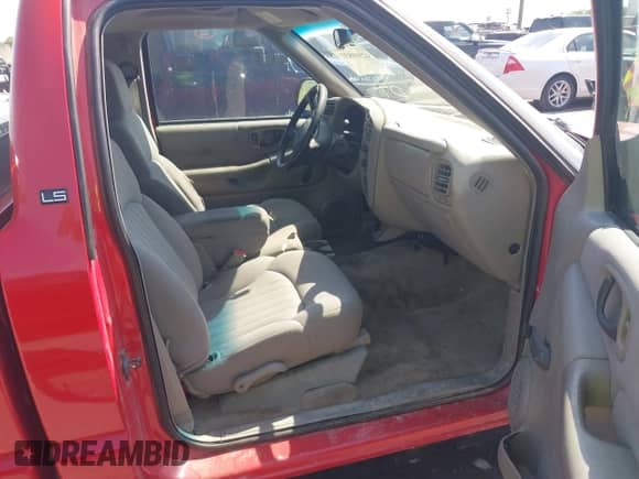 2003 Chevrolet S-10 LS с VIN 1GCCS14H538267234, выставлен на аукционе IAAI как лот 42589837 с пробегом Не указан миль и . История ставок и продаж доступна на DreamBid. Изображение 5.