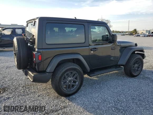 2024 Jeep Wrangler Willys z VIN 1C4PJXAG6RW140094, wystawiony jako Copart lot #83182914 z przebiegiem 8 332 mil mil oraz Szkoda całkowita • Salvage title. Historia ofert i sprzedaży dostępna na DreamBid. Obrazek 3.