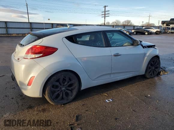 2015 Hyundai Veloster RE:FLEX with VIN KMHTC6AD7FU222458, listed as a Copart auction lot 82914294 with 93,714 mi miles and Salvage title. Bid and sale history available at DreamBid. Image 3.