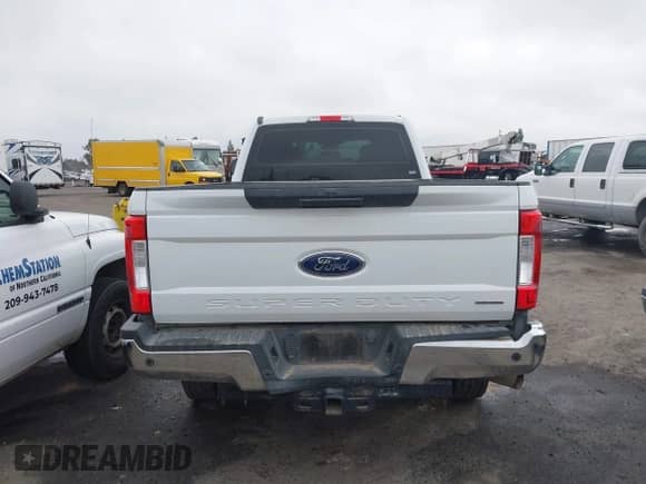 2018 Ford F-250 XL с VIN 1FT7W2B66JEC25103, выставлен на аукционе IAAI как лот 41108742 с пробегом 122 436 миль миль и . История ставок и продаж доступна на DreamBid. Изображение 16.
