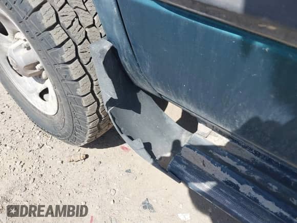 1998 Dodge 1500 z VIN 3B7HF13Z3WG149492, wystawiony jako IAAI lot #42215599 z przebiegiem 119 934 mil mil oraz . Historia ofert i sprzedaży dostępna na DreamBid. Obrazek 6.
