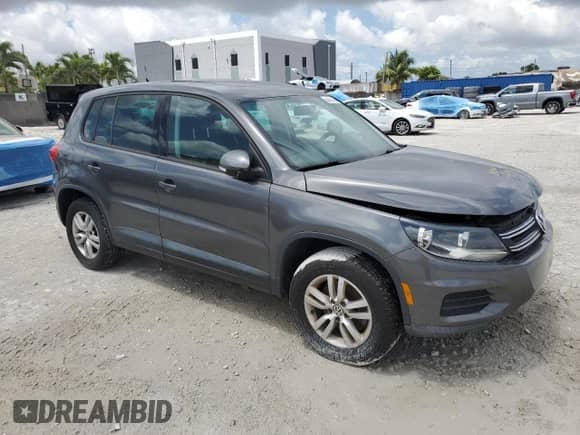 2013 Volkswagen Tiguan SE z VIN WVGAV3AX4DW581925, wystawiony jako Copart lot #55970105 z przebiegiem 115 504 mil mil oraz Czysty tytuł • Clean title. Historia ofert i sprzedaży dostępna na DreamBid. Obrazek 4.