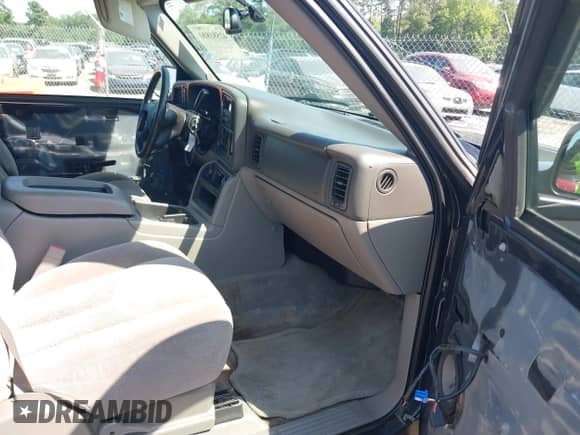 2004 Chevrolet Tahoe LT with VIN 1GNEK13ZX4J322894, listed as a IAAI auction lot 42581800 with 161,013 mi miles and . Bid and sale history available at DreamBid. Image 5.