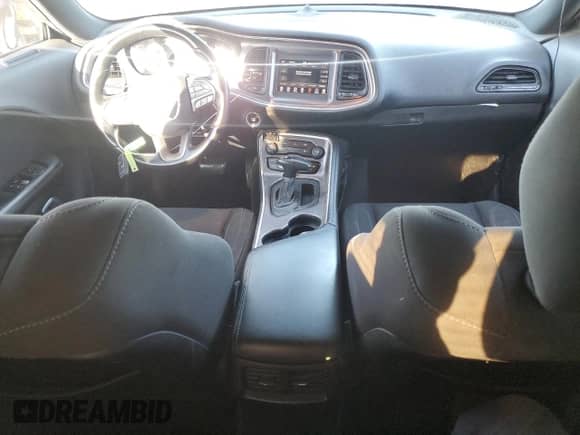 2019 Dodge Challenger SXT с VIN 2C3CDZAG5KH501261, выставлен на аукционе Copart как лот 82255865 с пробегом 119 269 миль миль и Списание • Salvage title. История ставок и продаж доступна на DreamBid. Изображение 8.