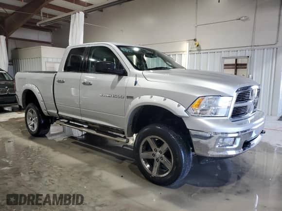 2011 Ram 1500 SLT z VIN 1D7RV1GT1BS689977, wystawiony jako Copart lot #71823475 z przebiegiem 121 087 mil mil oraz Szkoda całkowita • Salvage title. Historia ofert i sprzedaży dostępna na DreamBid. Obrazek 4.