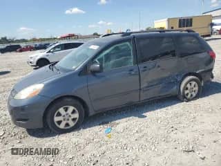 2009 Toyota Sienna CE с VIN 5TDZK23C99S255405, выставлен на аукционе Copart как лот 71234835 с пробегом 182 822 миль миль и Списание • Salvage title. История ставок и продаж доступна на DreamBid. Изображение 1.