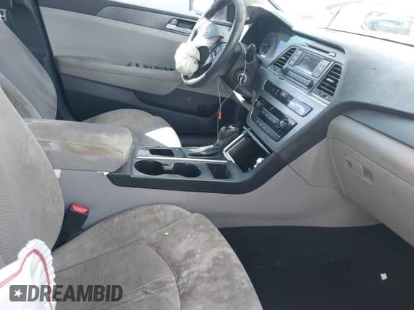 2017 Hyundai Sonata 2.4L с VIN 5NPE24AF8HH445899, выставлен на аукционе IAAI как лот 43315598 с пробегом 98 797 миль миль и . История ставок и продаж доступна на DreamBid. Изображение 5.