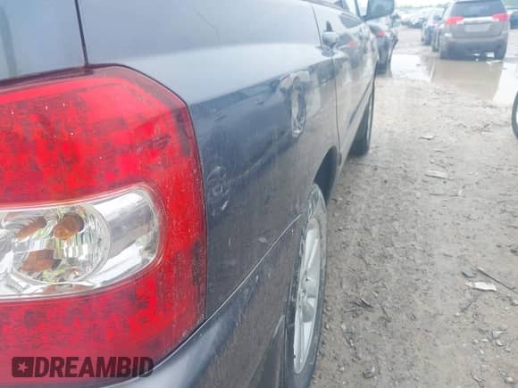 2007 Toyota Highlander with VIN JTEGW21AX70021363, listed as a IAAI auction lot 42217102 with 210,789 mi miles and . Bid and sale history available at DreamBid. Image 14.