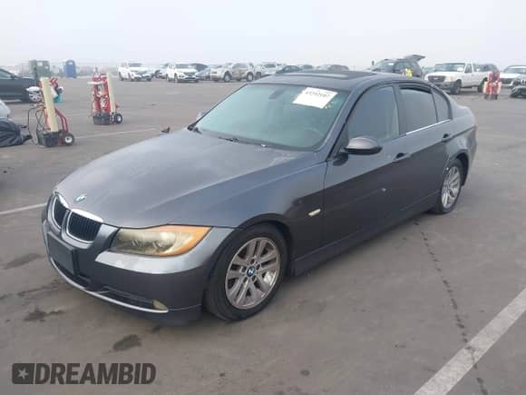 2007 BMW 3 Series 328i z VIN WBAVC53507FZ74485, wystawiony jako IAAI lot #43292107 z przebiegiem 176 945 mil mil oraz . Historia ofert i sprzedaży dostępna na DreamBid. Obrazek 17.