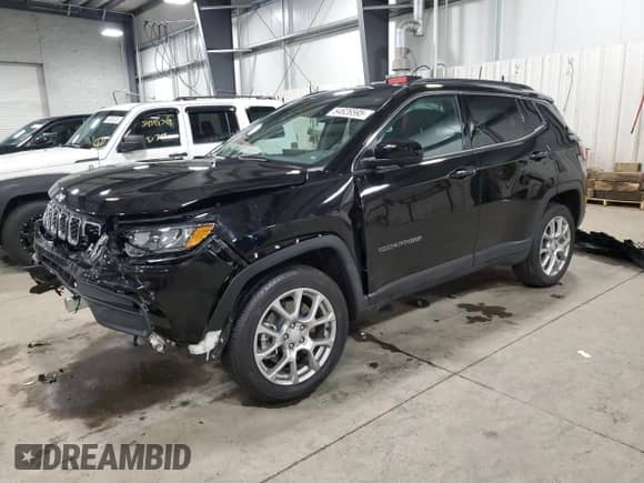 2024 Jeep Compass Latitude Lux с VIN 3C4NJDFN4RT169614, выставлен на аукционе Copart как лот 54626595 с пробегом 2 461 миль миль и Списание • Salvage title. История ставок и продаж доступна на DreamBid. Изображение 1.