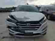 2017 Hyundai Tucson Value z VIN KM8J3CA21HU309795, wystawiony jako Copart lot #54085695 z przebiegiem 63 478 mil mil oraz Szkoda całkowita • Salvage title. Historia ofert i sprzedaży dostępna na DreamBid. Obrazek 5.
