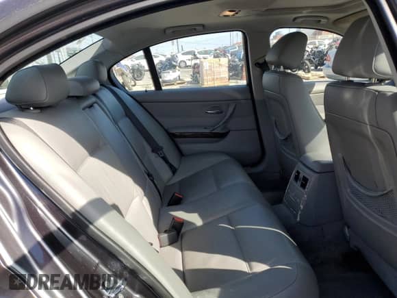 2006 BMW 3 Series 325i с VIN WBAVB13576KX49823, выставлен на аукционе Copart как лот 86594605 с пробегом 309 025 миль миль и Списание • Salvage title. История ставок и продаж доступна на DreamBid. Изображение 10.