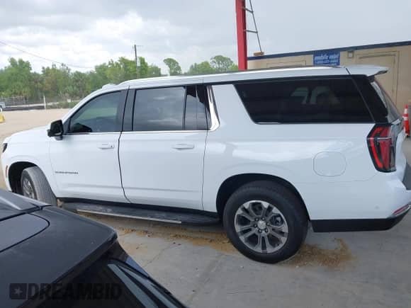 2025 Chevrolet Suburban LT с VIN 1GNS5CRD2SR153521, выставлен на аукционе IAAI как лот 42470405 с пробегом 13 905 миль миль и . История ставок и продаж доступна на DreamBid. Изображение 14.