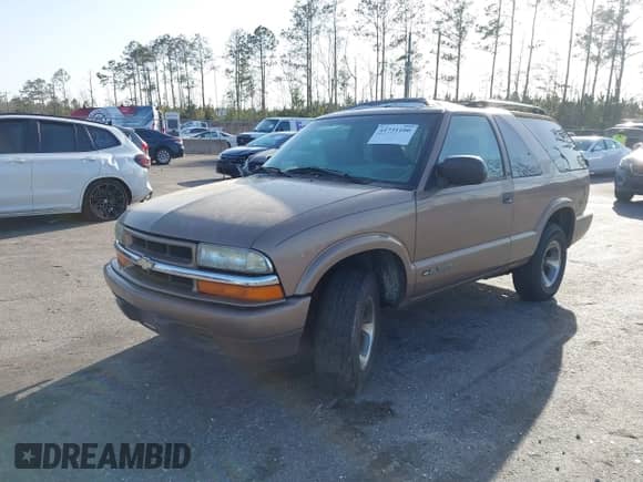 2002 Chevrolet Blazer LS с VIN 1GNCS18WX2K160391, выставлен на аукционе IAAI как лот 41731100 с пробегом 250 283 миль миль и . История ставок и продаж доступна на DreamBid. Изображение 2.