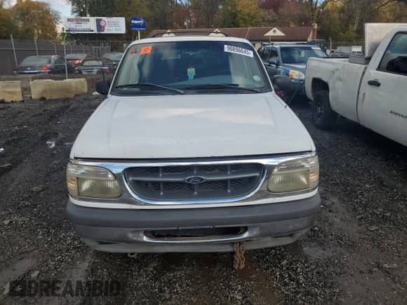 1998 Ford Explorer XLT with VIN 1FMZU35P6WZB60144, listed as a Copart auction lot 90896645 with Not provided miles and Salvage title. Bid and sale history available at DreamBid. Image 5.