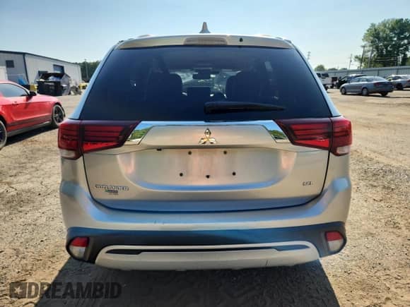 2020 Mitsubishi Outlander ES with VIN JA4AZ3A32LZ034939, listed as a Copart auction lot 71653725 with 105,553 mi miles and Salvage title. Bid and sale history available at DreamBid. Image 6.