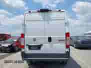 2018 Ram ProMaster Cargo z VIN 3C6TRVDG3JE147615, wystawiony jako IAAI lot #42657540 z przebiegiem 226 520 mil mil oraz . Historia ofert i sprzedaży dostępna na DreamBid. Obrazek 16.