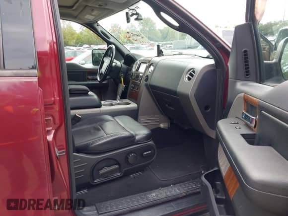 2004 Ford F-150 XLT z VIN 1FTPW145X4KC33015, wystawiony jako IAAI lot #43413631 z przebiegiem 156 838 mil mil oraz . Historia ofert i sprzedaży dostępna na DreamBid. Obrazek 5.