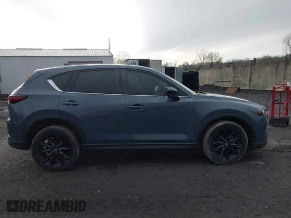 2022 Mazda CX-5 S Carbon Edition z VIN JM3KFBCM9N1538707, wystawiony jako IAAI lot #42026877 z przebiegiem 36 077 mil mil oraz . Historia ofert i sprzedaży dostępna na DreamBid. Obrazek 13.