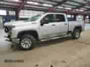 2022 Chevrolet Silverado 2500HD Work Truck z VIN 1GC4YLE72NF288531, wystawiony jako Copart lot #80500695 z przebiegiem 69 300 mil mil oraz Szkoda całkowita • Salvage title. Historia ofert i sprzedaży dostępna na DreamBid. Obrazek 1.