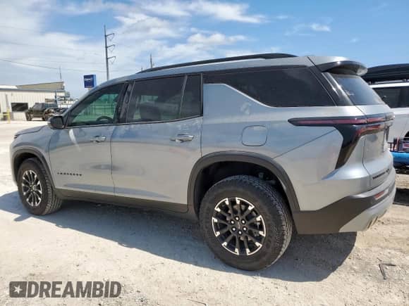 2024 Chevrolet Traverse AWD Z71 z VIN 1GNEVJKSXRJ215878, wystawiony jako Copart lot #65947845 z przebiegiem 4 668 mil mil oraz Szkoda całkowita • Salvage title. Historia ofert i sprzedaży dostępna na DreamBid. Obrazek 2.