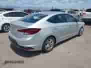 2019 Hyundai Elantra SEL z VIN 5NPD84LF8KH428180, wystawiony jako IAAI lot #43052707 z przebiegiem 103 157 mil mil oraz . Historia ofert i sprzedaży dostępna na DreamBid. Obrazek 4.