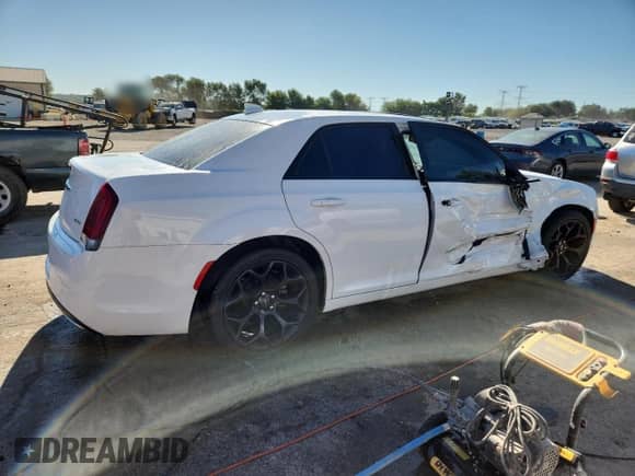 2019 Chrysler 300 Touring с VIN 2C3CCAAG9KH564917, выставлен на аукционе Copart как лот 70262185 с пробегом 33 964 миль миль и Списание • Salvage title. История ставок и продаж доступна на DreamBid. Изображение 3.