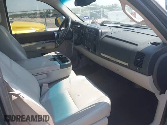 2008 Chevrolet Silverado 1500 1LT с VIN 1GCEC19038Z310799, выставлен на аукционе IAAI как лот 43228795 с пробегом 219 614 миль миль и . История ставок и продаж доступна на DreamBid. Изображение 5.