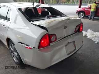 2011 Chevrolet Malibu 1LT z VIN 1G1ZC5E12BF293972, wystawiony jako IAAI lot #43225307 z przebiegiem 136 861 mil mil oraz . Historia ofert i sprzedaży dostępna na DreamBid. Obrazek 6.