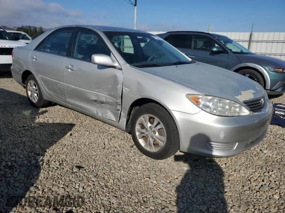 2005 Toyota Camry LE z VIN 4T1BF30K85U595119, wystawiony jako Copart lot #82520485 z przebiegiem 206 421 mil mil oraz Szkoda całkowita • Salvage title. Historia ofert i sprzedaży dostępna na DreamBid. Obrazek 4.