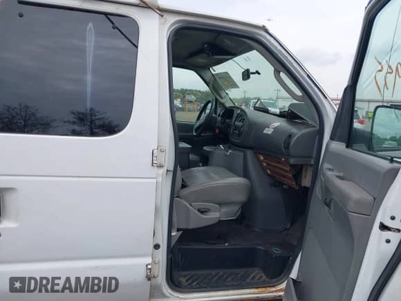 2008 Ford Econoline Cargo Commercial with VIN 1FTSE34L88DB30905, listed as a IAAI auction lot 43115955 with 125,908 mi miles and . Bid and sale history available at DreamBid. Image 5.