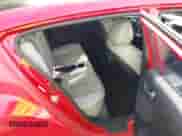 2013 Hyundai Veloster w/Black Int z VIN KMHTC6AD7DU117562, wystawiony jako IAAI lot #41993745 z przebiegiem 106 780 mil mil oraz . Historia ofert i sprzedaży dostępna na DreamBid. Obrazek 8.