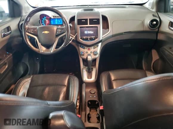 2013 Chevrolet Sonic LTZ z VIN 1G1JE5SH3D4123997, wystawiony jako Copart lot #45868825 z przebiegiem 120 913 mil mil oraz Szkoda całkowita • Salvage title. Historia ofert i sprzedaży dostępna na DreamBid. Obrazek 8.