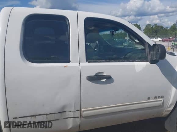2010 Chevrolet Silverado 1500 LT with VIN 1GCSCSE01AZ193521, listed as a IAAI auction lot 43333362 with 282,551 mi miles and . Bid and sale history available at DreamBid. Image 14.