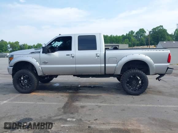 2015 Ford F-250 Lariat z VIN 1FT7W2BT3FEA37930, wystawiony jako IAAI lot #42492049 z przebiegiem 108 256 mil mil oraz . Historia ofert i sprzedaży dostępna na DreamBid. Obrazek 14.