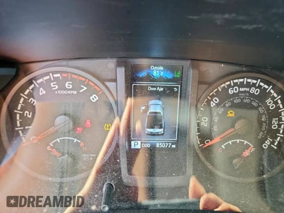 2022 Toyota Tacoma SR z VIN 3TYRX5GN1NT053610, wystawiony jako Copart lot #85935445 z przebiegiem 85 077 mil mil oraz Czysty tytuł • Clean title. Historia ofert i sprzedaży dostępna na DreamBid. Obrazek 9.
