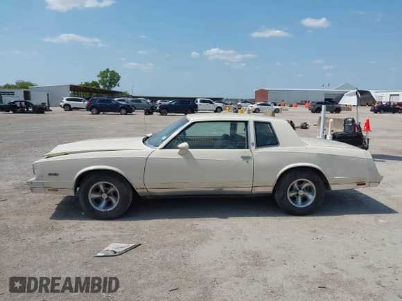1985 Chevrolet Monte Carlo Sport с VIN 1G1GZ37Z4FR177609, выставлен на аукционе IAAI как лот 42941408 с пробегом 59 987 миль миль и . История ставок и продаж доступна на DreamBid. Изображение 13.