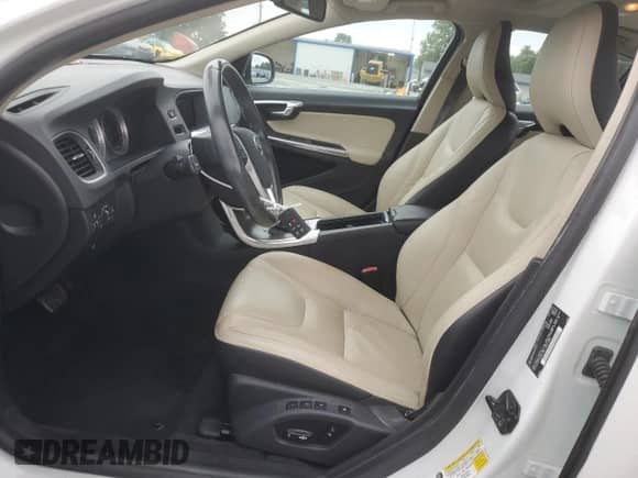 2013 Volvo S60 T6 R-Design Platinum с VIN YV1902FH5D2233375, выставлен на аукционе Copart как лот 68198835 с пробегом 82 713 миль миль и Списание • Salvage title. История ставок и продаж доступна на DreamBid. Изображение 7.