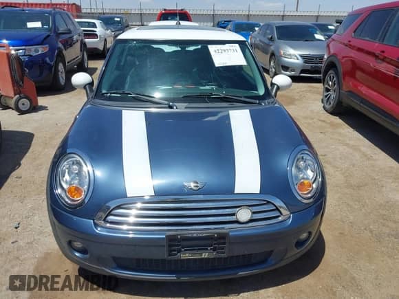 2009 MINI Hardtop with VIN WMWMF33509TW78295, listed as a IAAI auction lot 42293731 with 105,109 mi miles and . Bid and sale history available at DreamBid. Image 12.